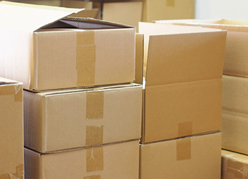 男性用化粧品（約10,000本）
