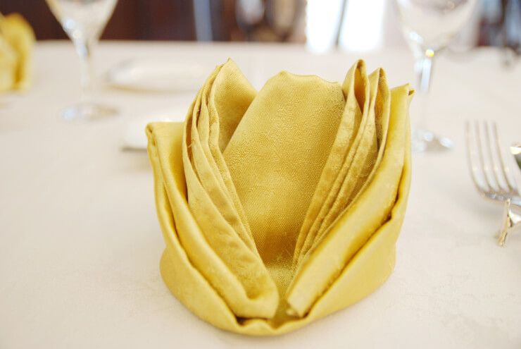 飲食店のテーブルナプキンの折り方とは 選び方のコツもご紹介 テンポスフードメディア