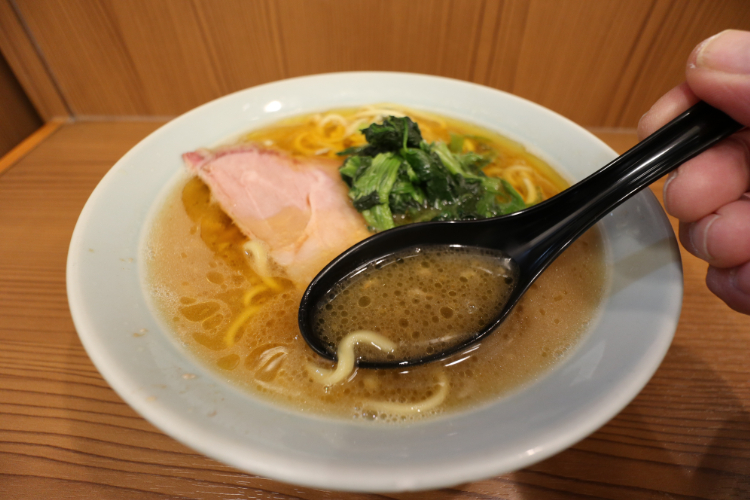 【YASUがゆく】ラーメンレンゲが好き過ぎ、マイレンゲを持ってラーメン店に行ってみた | テンポスフードメディア