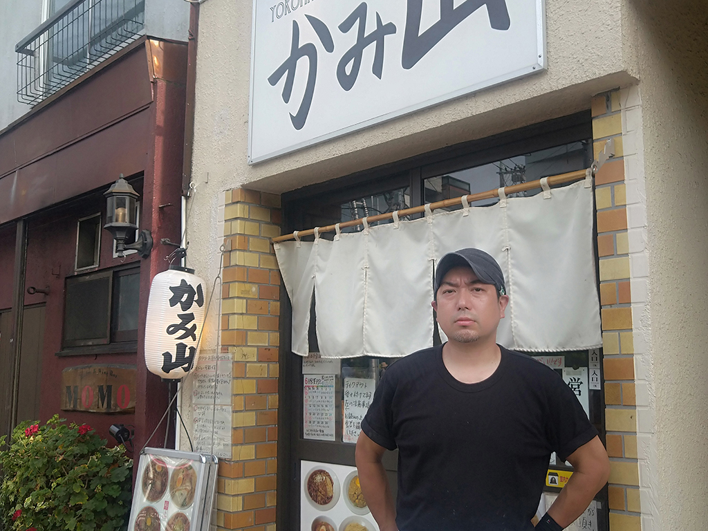 【ラーメン店・YOKOHAMA中華そば かみ山】妻と「二人三脚」で「ナンバーワンではなく、オンリーワンを目指したい。」様々な試練を乗り越えて「町中華」と「ラーメン専門店」のハイブリッドを実現させた成功秘話とは？